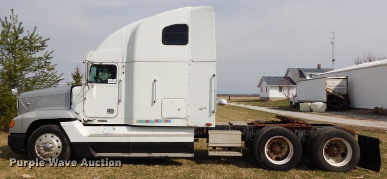 image for item DF6764 1999 Freightliner FLD 120  semi truck