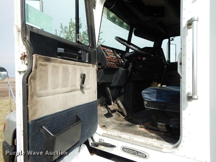 image for item DF6764 1999 Freightliner FLD 120  semi truck