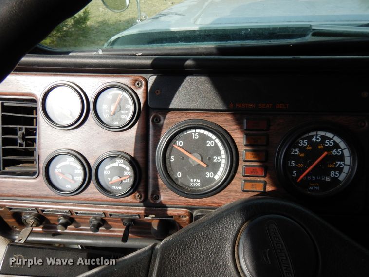 image for item DF6764 1999 Freightliner FLD 120  semi truck