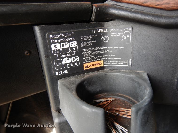 image for item DF6764 1999 Freightliner FLD 120  semi truck