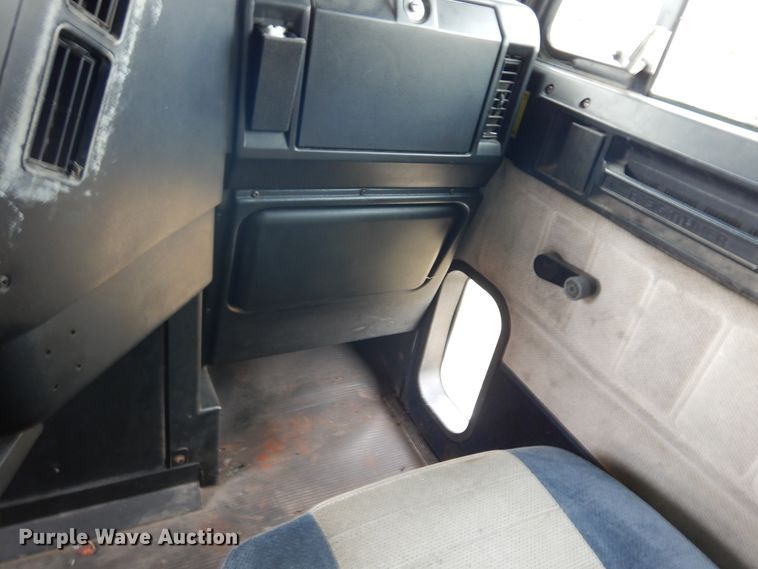 image for item DF6764 1999 Freightliner FLD 120  semi truck