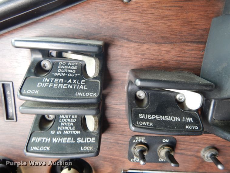 image for item DF6764 1999 Freightliner FLD 120  semi truck