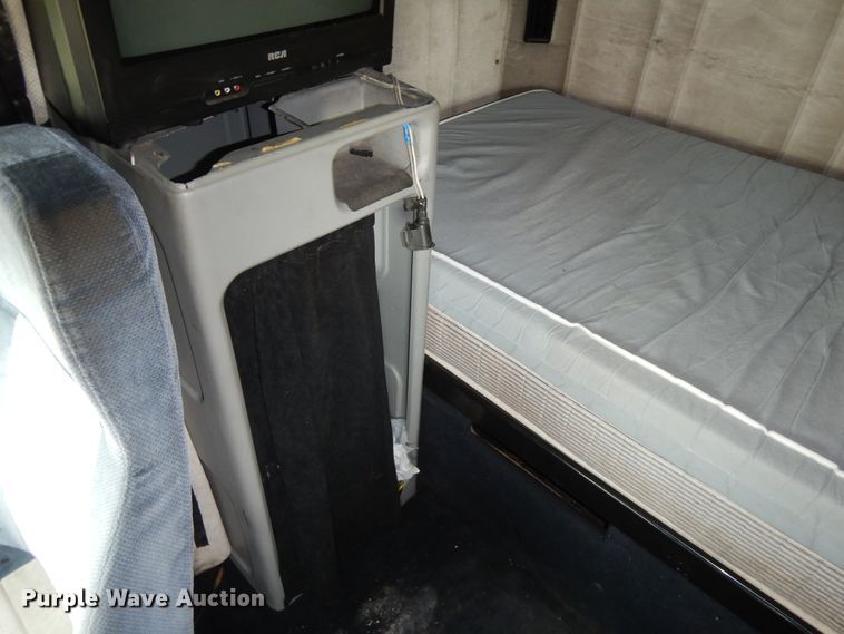 image for item DF6764 1999 Freightliner FLD 120  semi truck