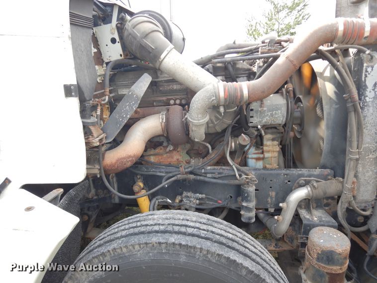 image for item DF6764 1999 Freightliner FLD 120  semi truck