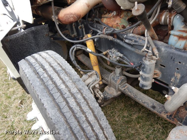 image for item DF6764 1999 Freightliner FLD 120  semi truck