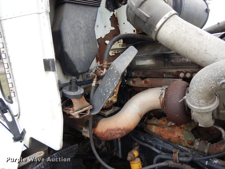 image for item DF6764 1999 Freightliner FLD 120  semi truck