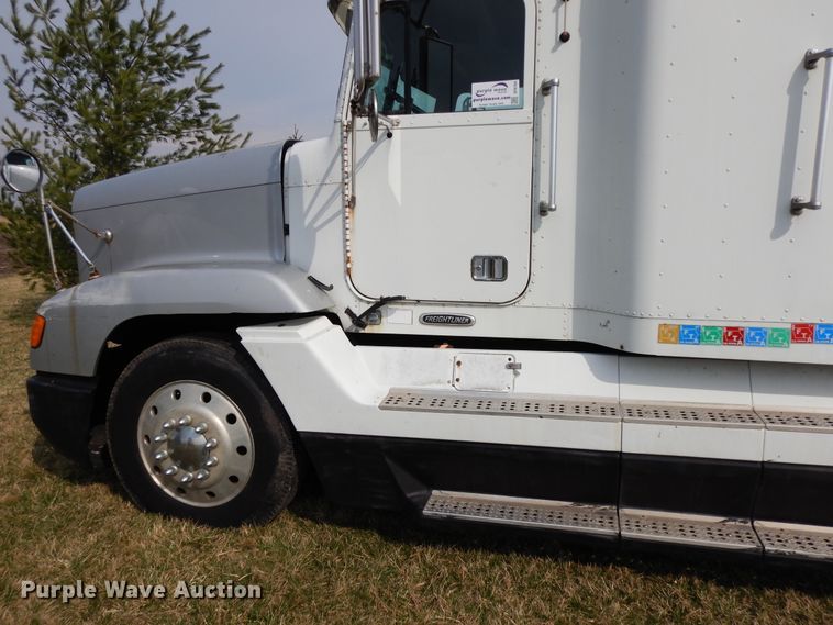image for item DF6764 1999 Freightliner FLD 120  semi truck