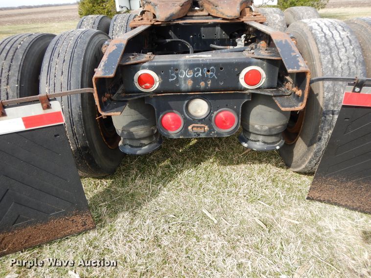 image for item DF6764 1999 Freightliner FLD 120  semi truck