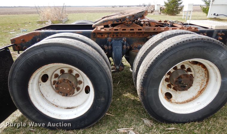 image for item DF6764 1999 Freightliner FLD 120  semi truck