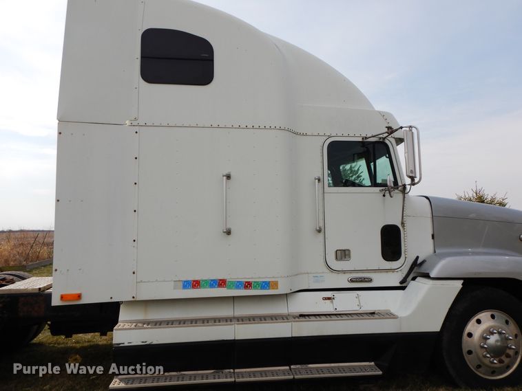 image for item DF6764 1999 Freightliner FLD 120  semi truck