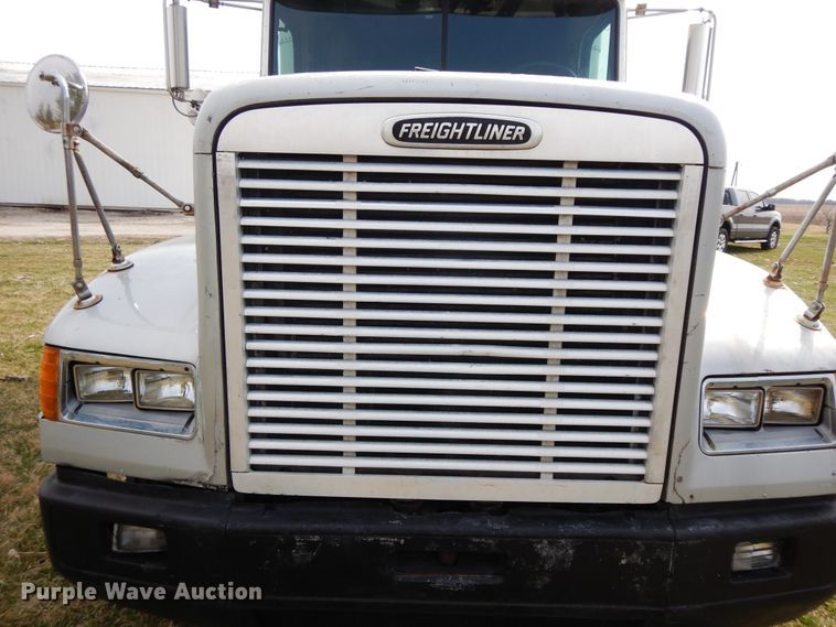 image for item DF6764 1999 Freightliner FLD 120  semi truck