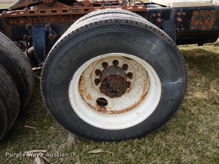 image for item DF6764 1999 Freightliner FLD 120  semi truck