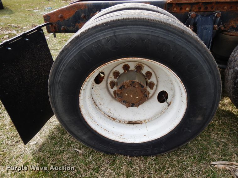 image for item DF6764 1999 Freightliner FLD 120  semi truck