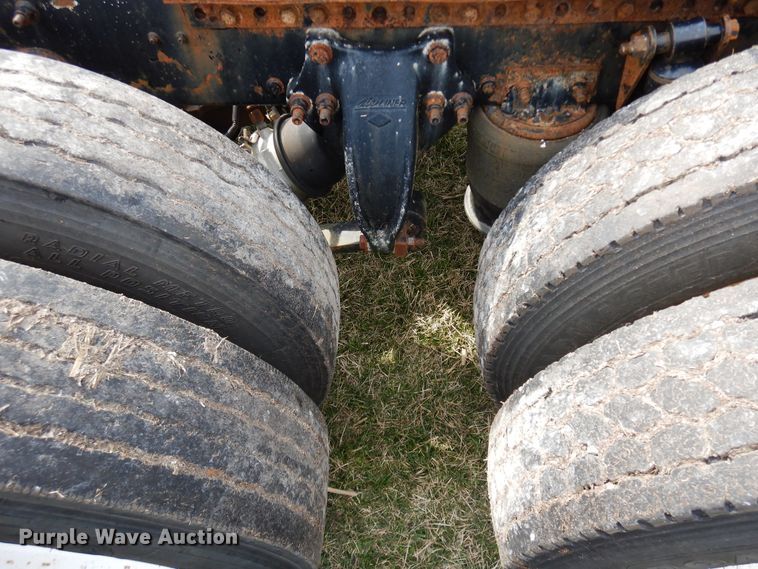 image for item DF6764 1999 Freightliner FLD 120  semi truck