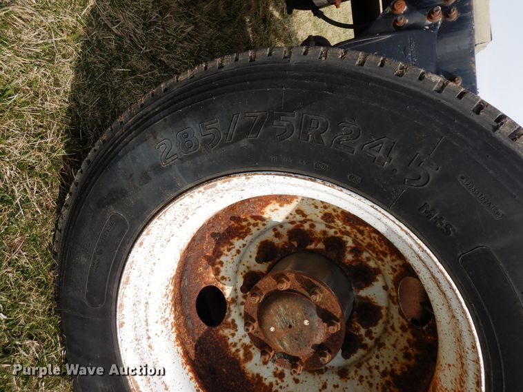 image for item DF6764 1999 Freightliner FLD 120  semi truck