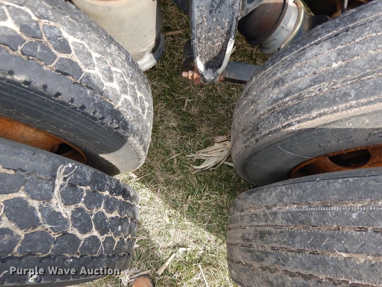 image for item DF6764 1999 Freightliner FLD 120  semi truck