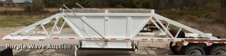 image for item DH5482 2016 Loewen-Puma bottom dump trailer