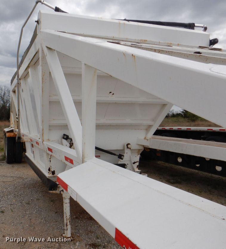 image for item DH5482 2016 Loewen-Puma bottom dump trailer