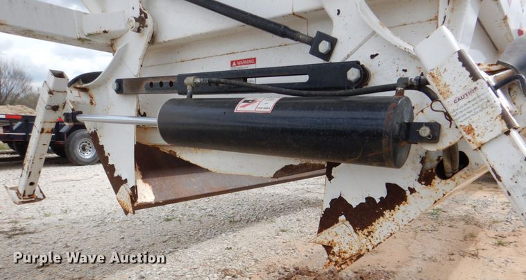 image for item DH5482 2016 Loewen-Puma bottom dump trailer