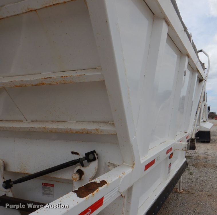 image for item DH5482 2016 Loewen-Puma bottom dump trailer