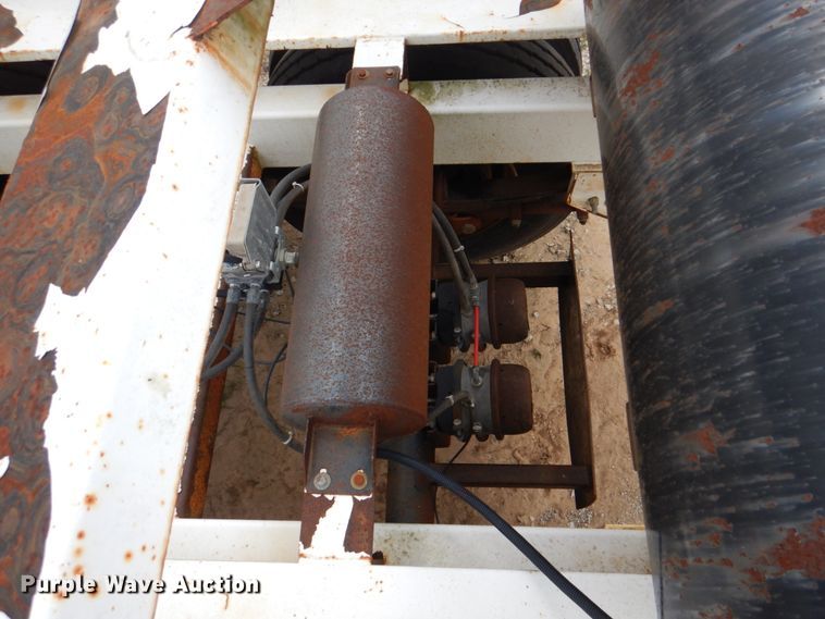 image for item DH5482 2016 Loewen-Puma bottom dump trailer