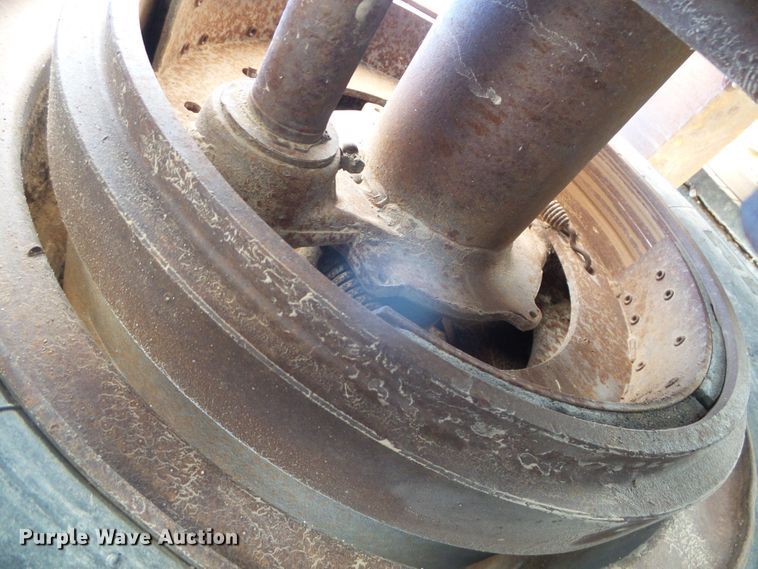 image for item DI5551 1981 Trail Eze drop deck equipment trailer