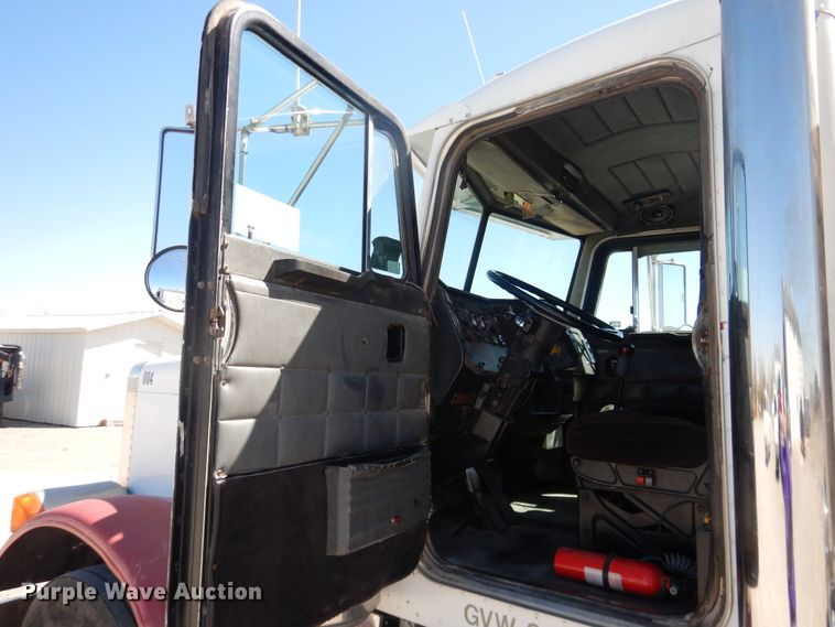 image for item DJ1169 1993 Peterbilt 379  semi truck