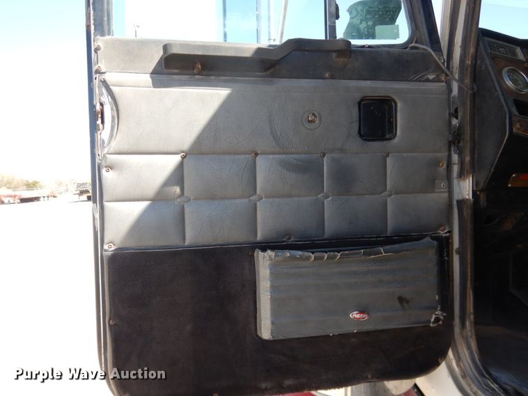 image for item DJ1169 1993 Peterbilt 379  semi truck