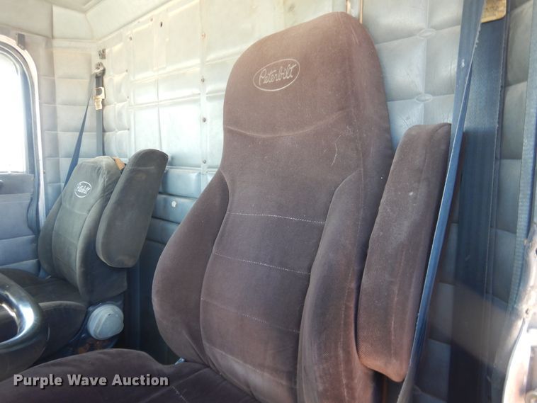 image for item DJ1169 1993 Peterbilt 379  semi truck