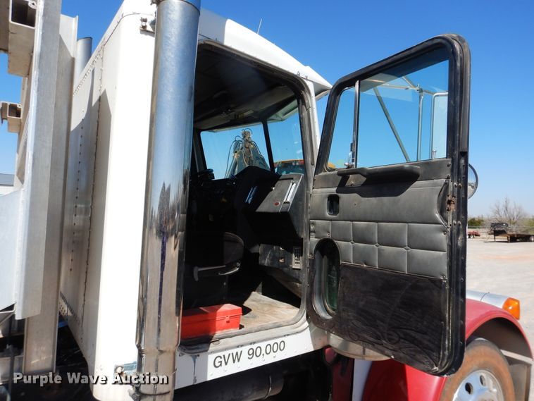 image for item DJ1169 1993 Peterbilt 379  semi truck