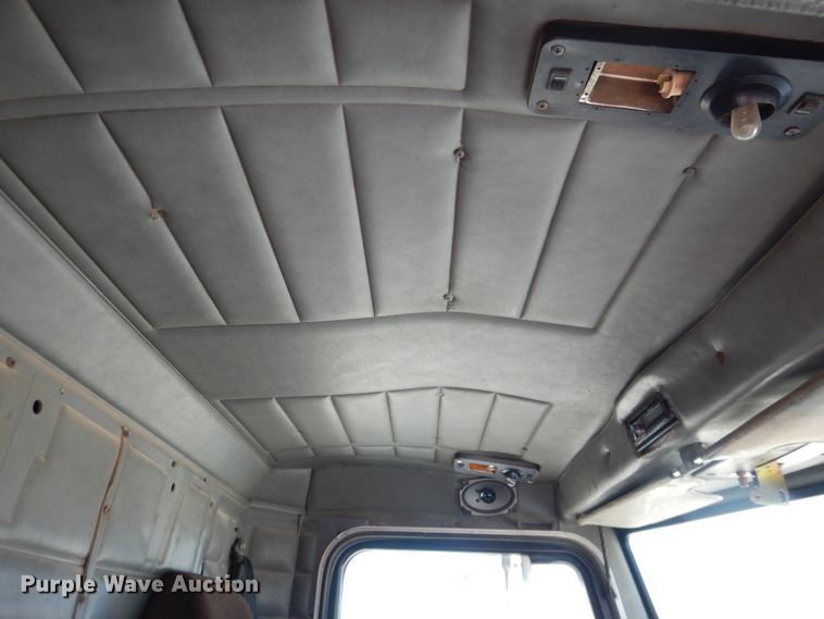 image for item DJ1169 1993 Peterbilt 379  semi truck