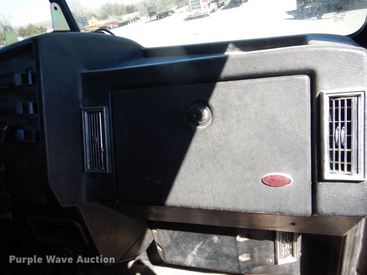 image for item DJ1169 1993 Peterbilt 379  semi truck