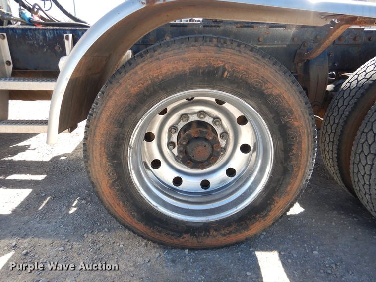 image for item DJ1169 1993 Peterbilt 379  semi truck