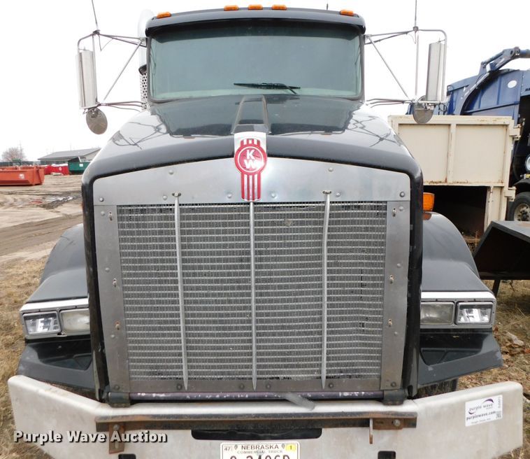 image for item DJ5971 2011 Kenworth T800  semi truck