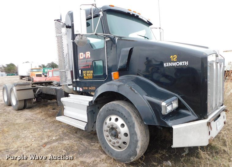 image for item DJ5971 2011 Kenworth T800  semi truck