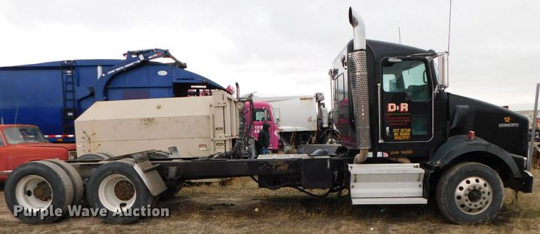 image for item DJ5971 2011 Kenworth T800  semi truck
