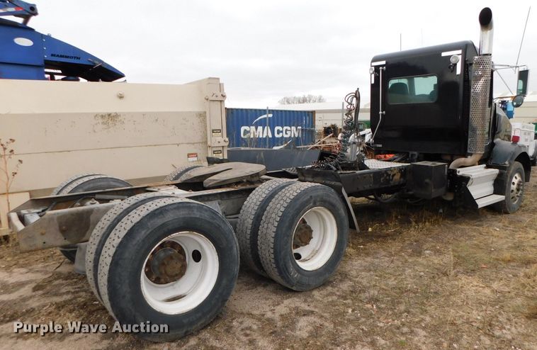image for item DJ5971 2011 Kenworth T800  semi truck
