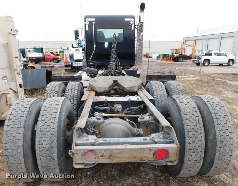 image for item DJ5971 2011 Kenworth T800  semi truck