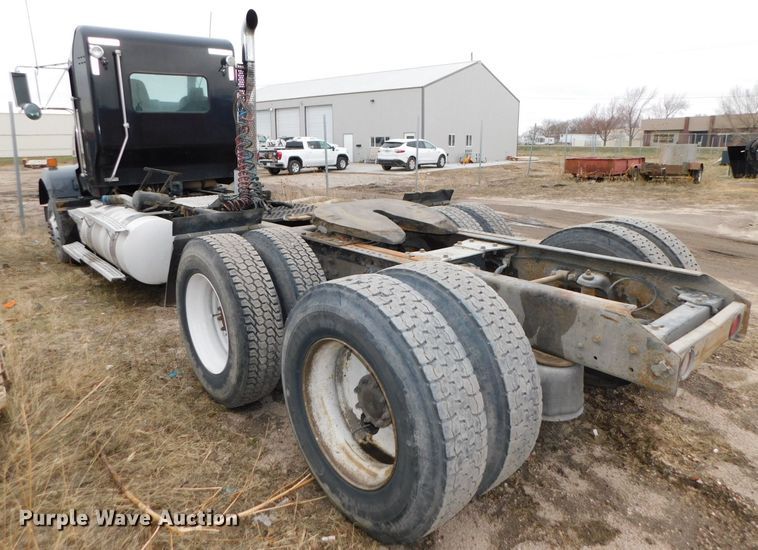 image for item DJ5971 2011 Kenworth T800  semi truck