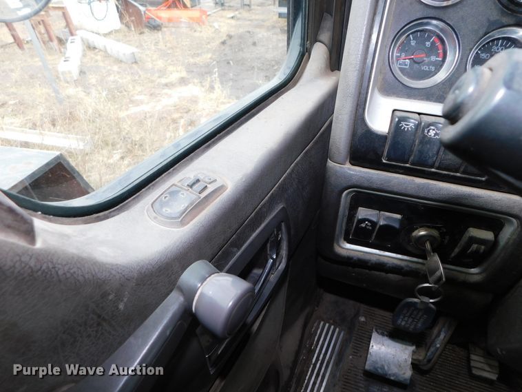 image for item DJ5971 2011 Kenworth T800  semi truck