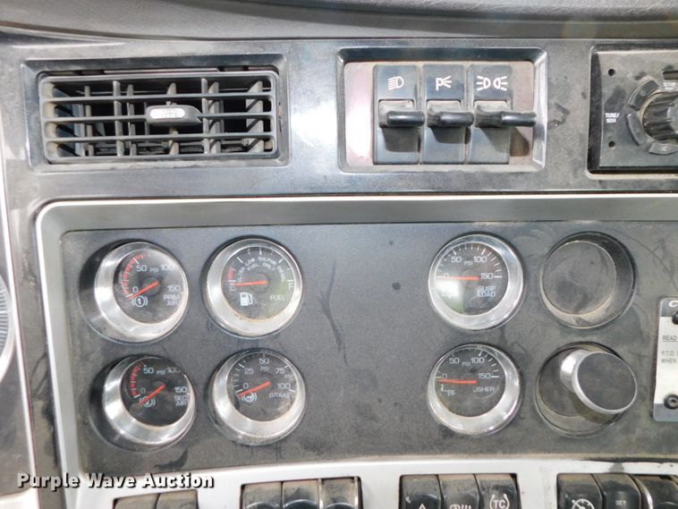 image for item DJ5971 2011 Kenworth T800  semi truck