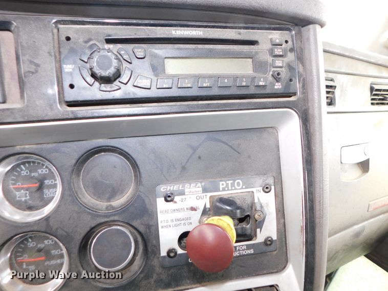 image for item DJ5971 2011 Kenworth T800  semi truck