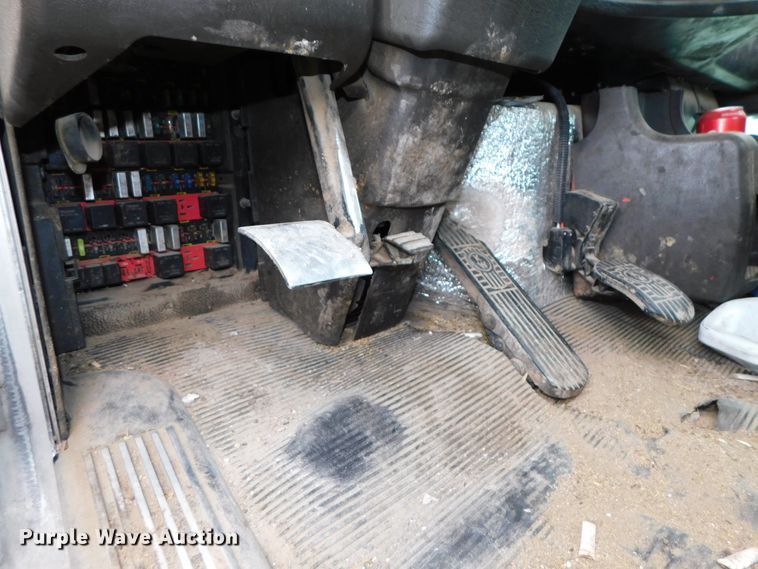 image for item DJ5971 2011 Kenworth T800  semi truck