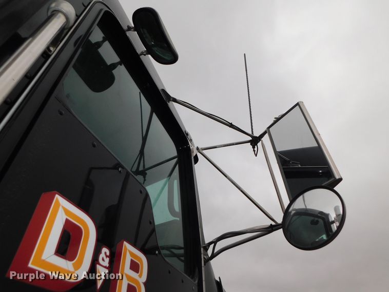 image for item DJ5971 2011 Kenworth T800  semi truck