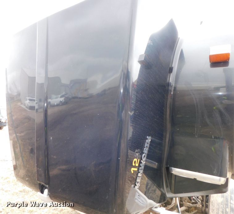 image for item DJ5971 2011 Kenworth T800  semi truck