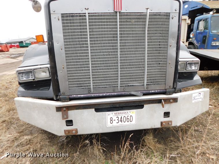 image for item DJ5971 2011 Kenworth T800  semi truck