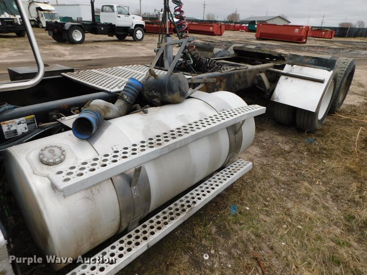 image for item DJ5971 2011 Kenworth T800  semi truck