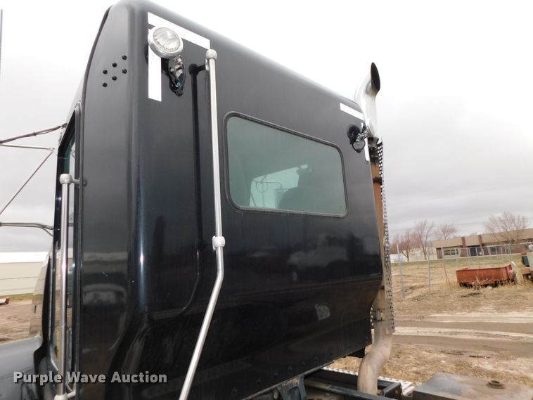 image for item DJ5971 2011 Kenworth T800  semi truck