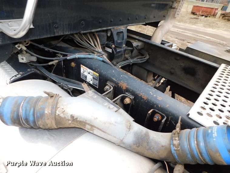 image for item DJ5971 2011 Kenworth T800  semi truck