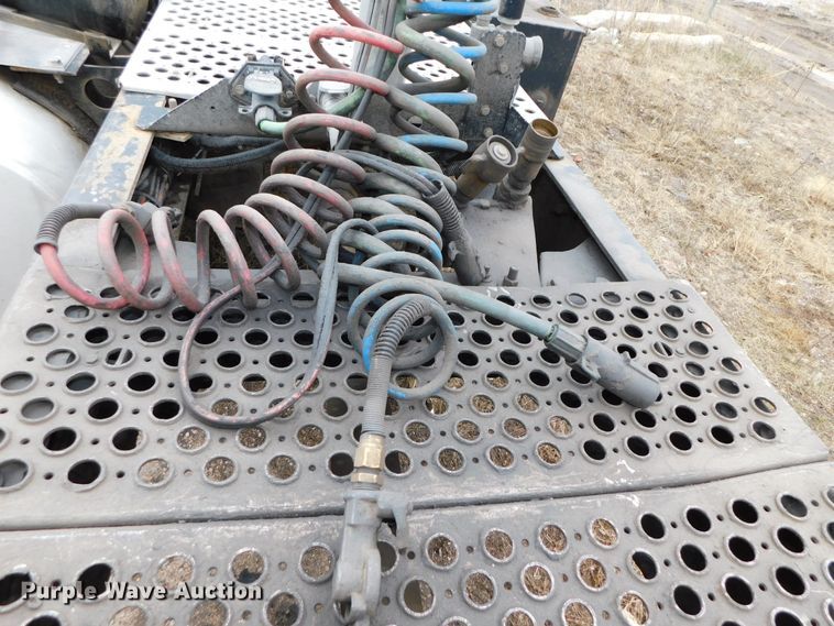 image for item DJ5971 2011 Kenworth T800  semi truck